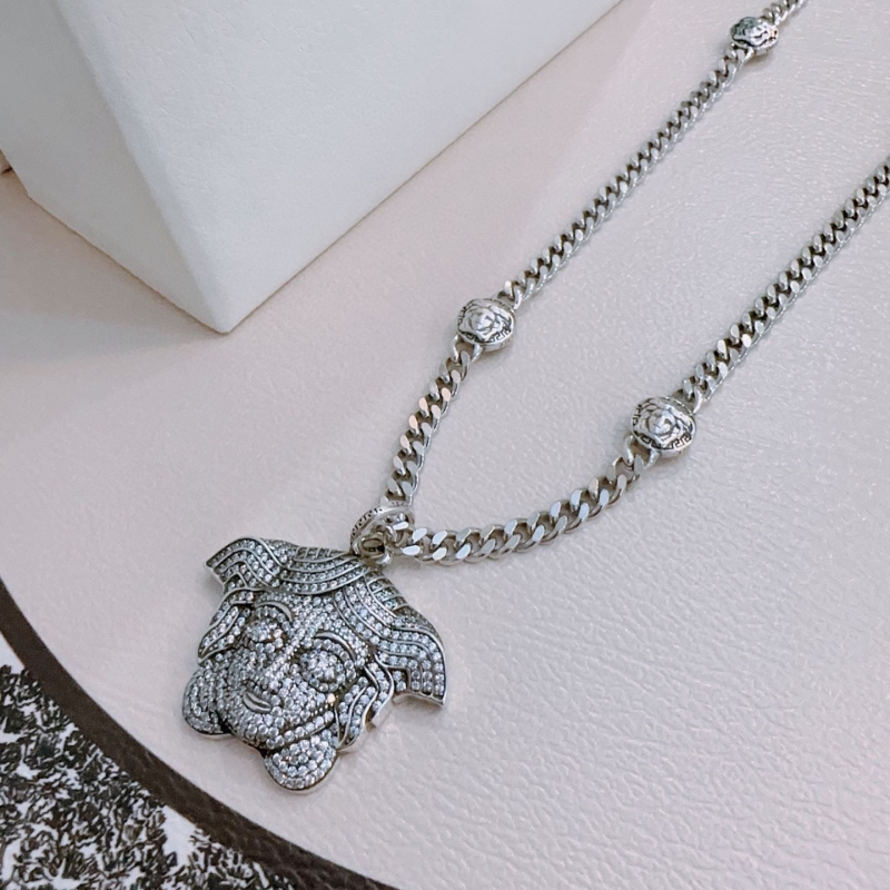 VERSACE
